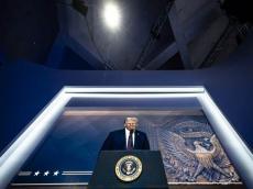 ترامب يعتزم لقاء رؤساء تنفيذيين عالميين في دافوس.