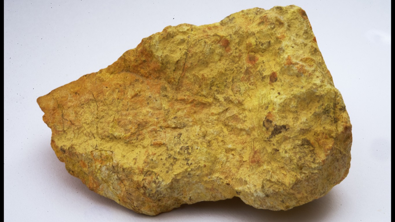 Olvídese del oro y la plata: este es el metal que debe comprar en 2026 (y 3 acciones que seguirán esta tendencia)