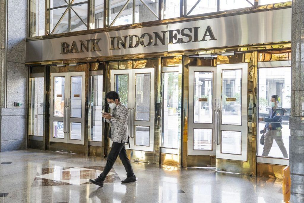 Bank Indonesia holds rates steady, focus remains on rupiah