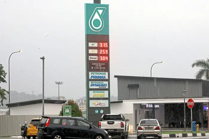 Los precios del combustible en Malasia podrían subir, dicen los expertos
