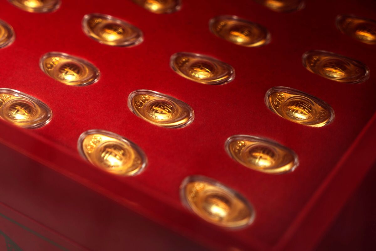 La producción de oro de China cae a medida que aumenta la demanda de lingotes y monedas por parte de los inversores