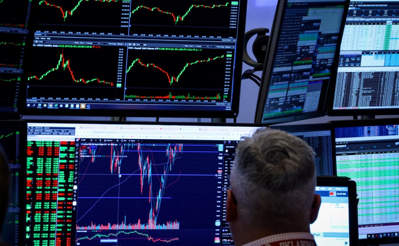 Global stock index edges down, silver and oil extend losses
