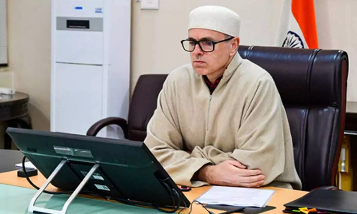 CM Omar revisa suministro de productos básicos y combustible en J&K