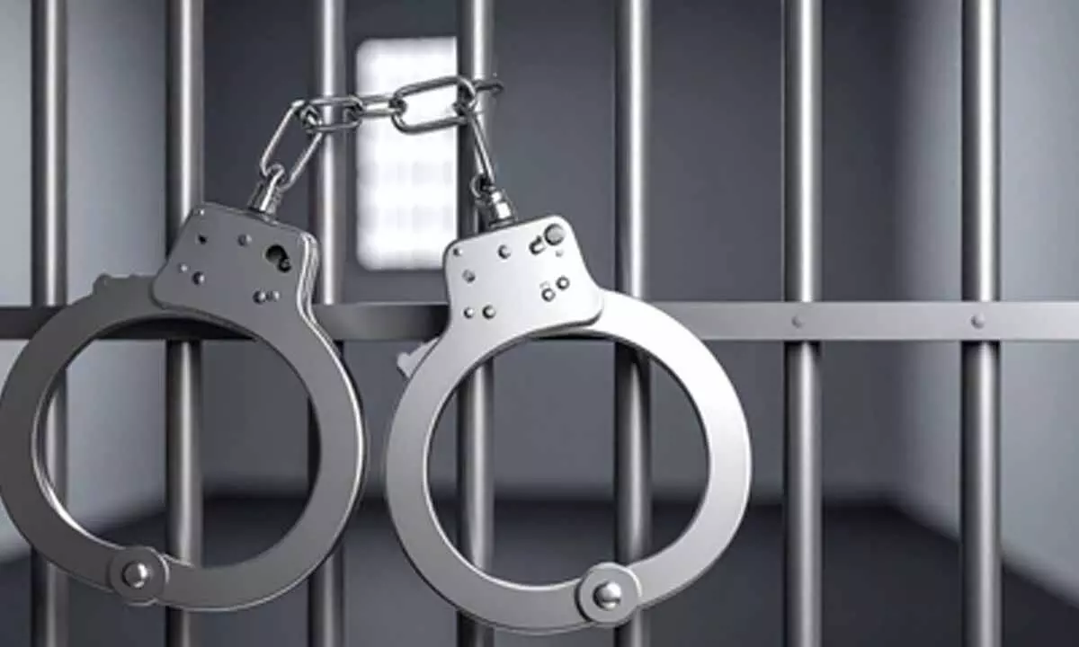 حبس ثلاثة أشخاص لبيع أسطوانات غاز تجارية باللون الأسود في الحدباد
