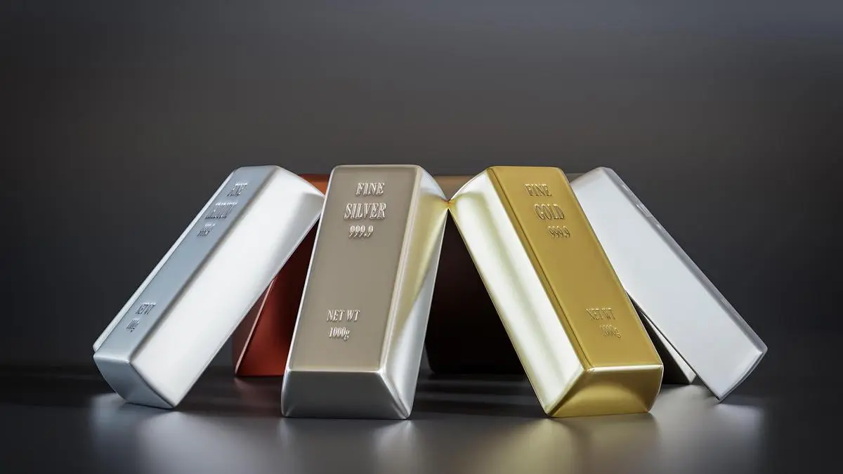 Gold, silver and platinum resume rally, soar to new high