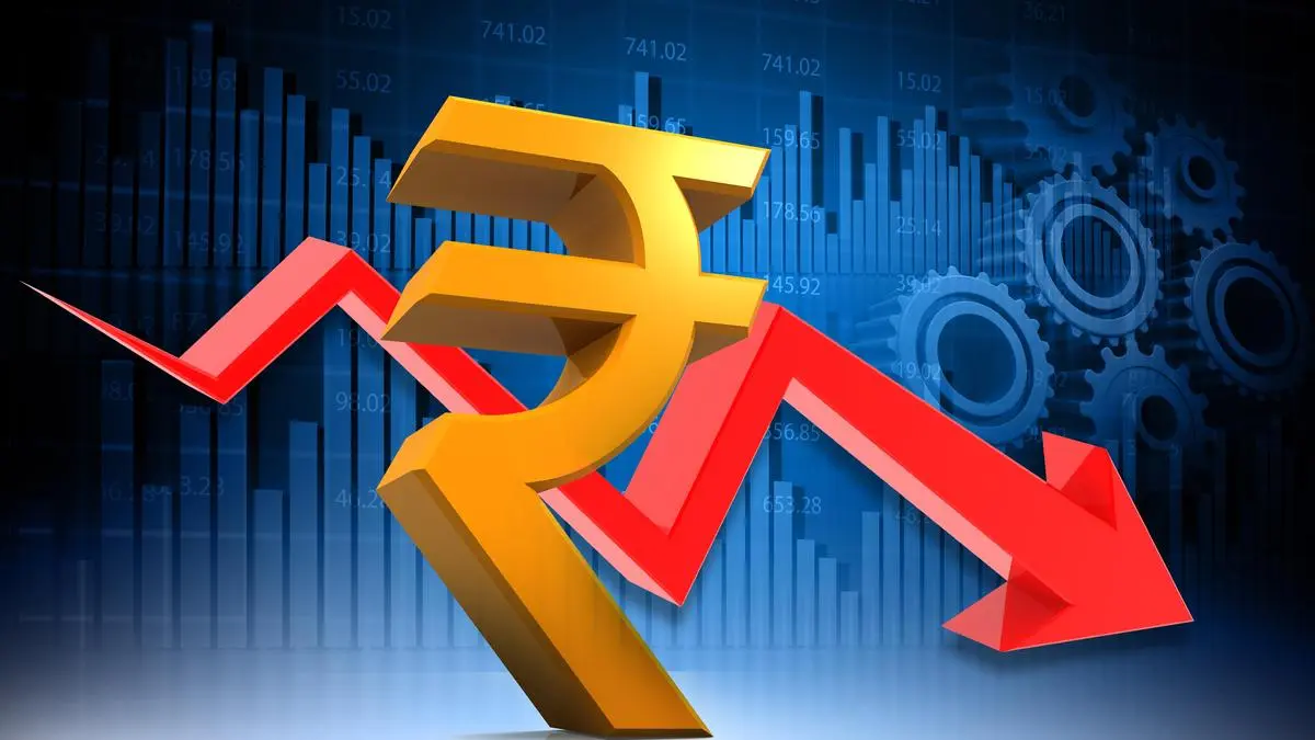 La rupia india se debilita a 95,73 a medida que los precios del petróleo crudo suben bruscamente