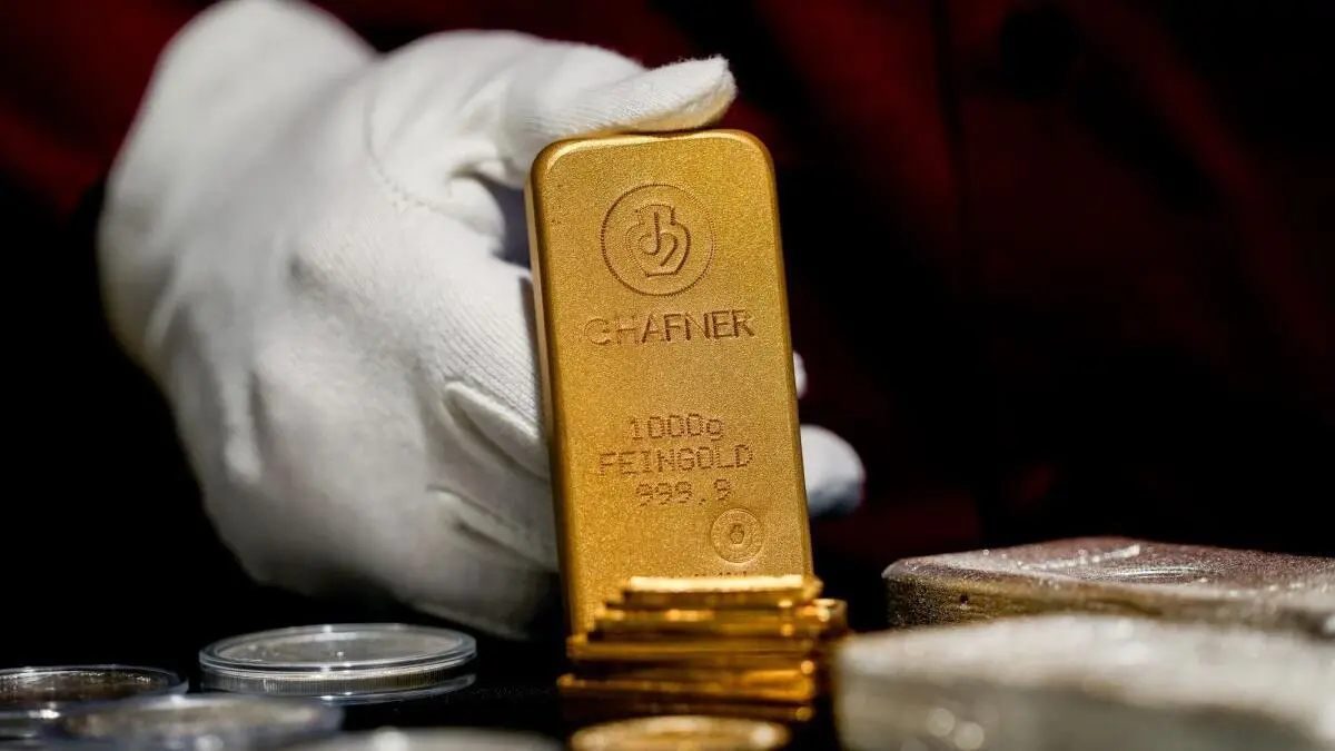 Bullion Cues: Gold futures and silver futures show signs of weakness