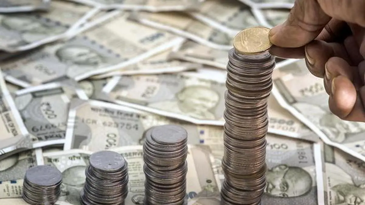 Rupee settles 1 paisa lower at 90.96 against US dollar