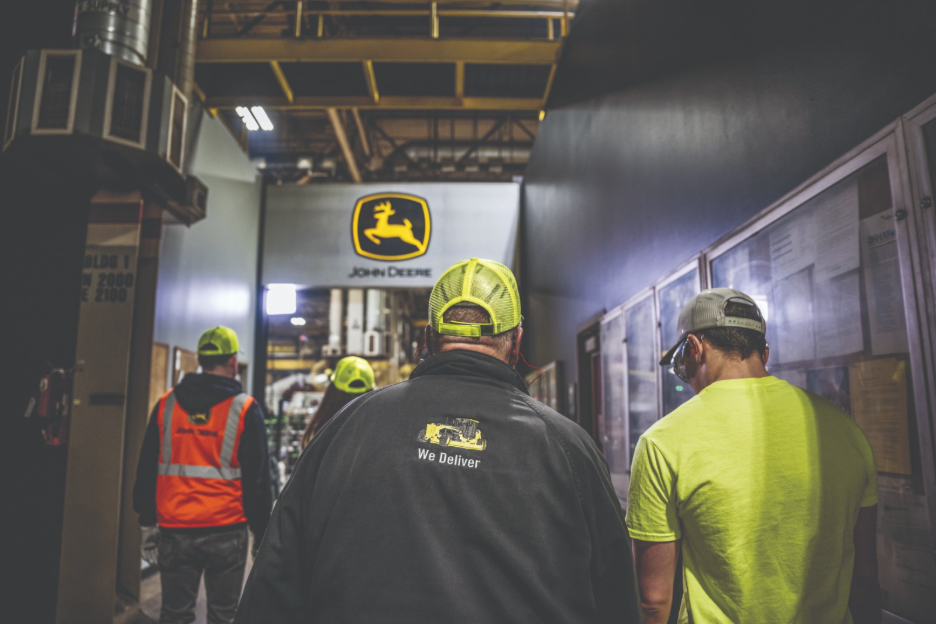 John Deere vuelve a llamar a 27 empleados de Dubuque Works