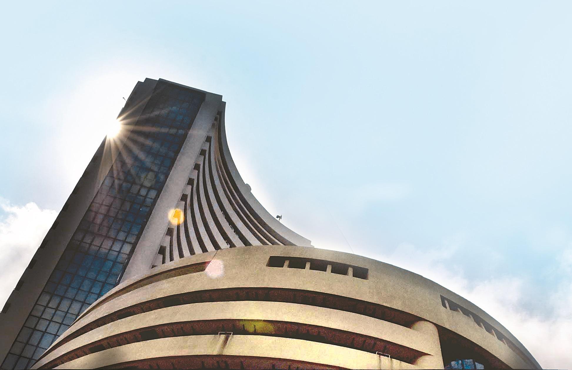 Stock markets decline for 2nd day on selling in oil, gas, banking shares