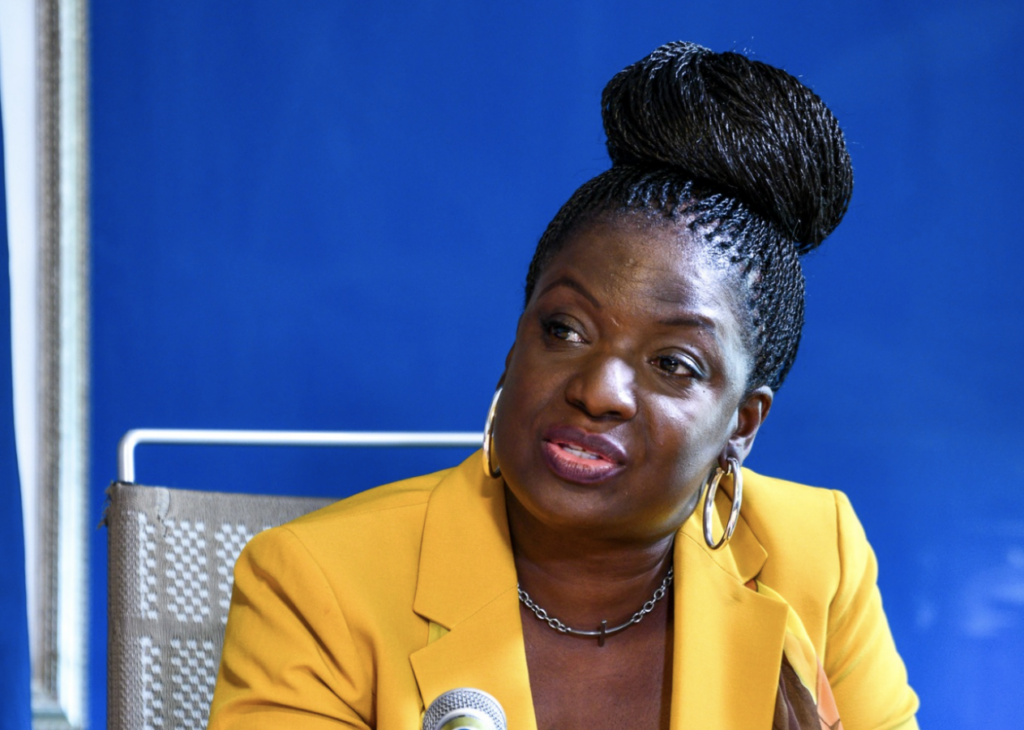 برنامج التدريب الداخلي في الخدمات المالية يعود للسنة الثالثة.