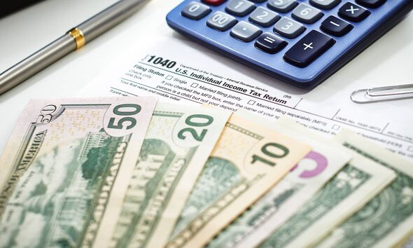 Los padres pueden reclamar hasta $6,700 en reembolsos de impuestos: ¿quién califica para el pago del IRS?