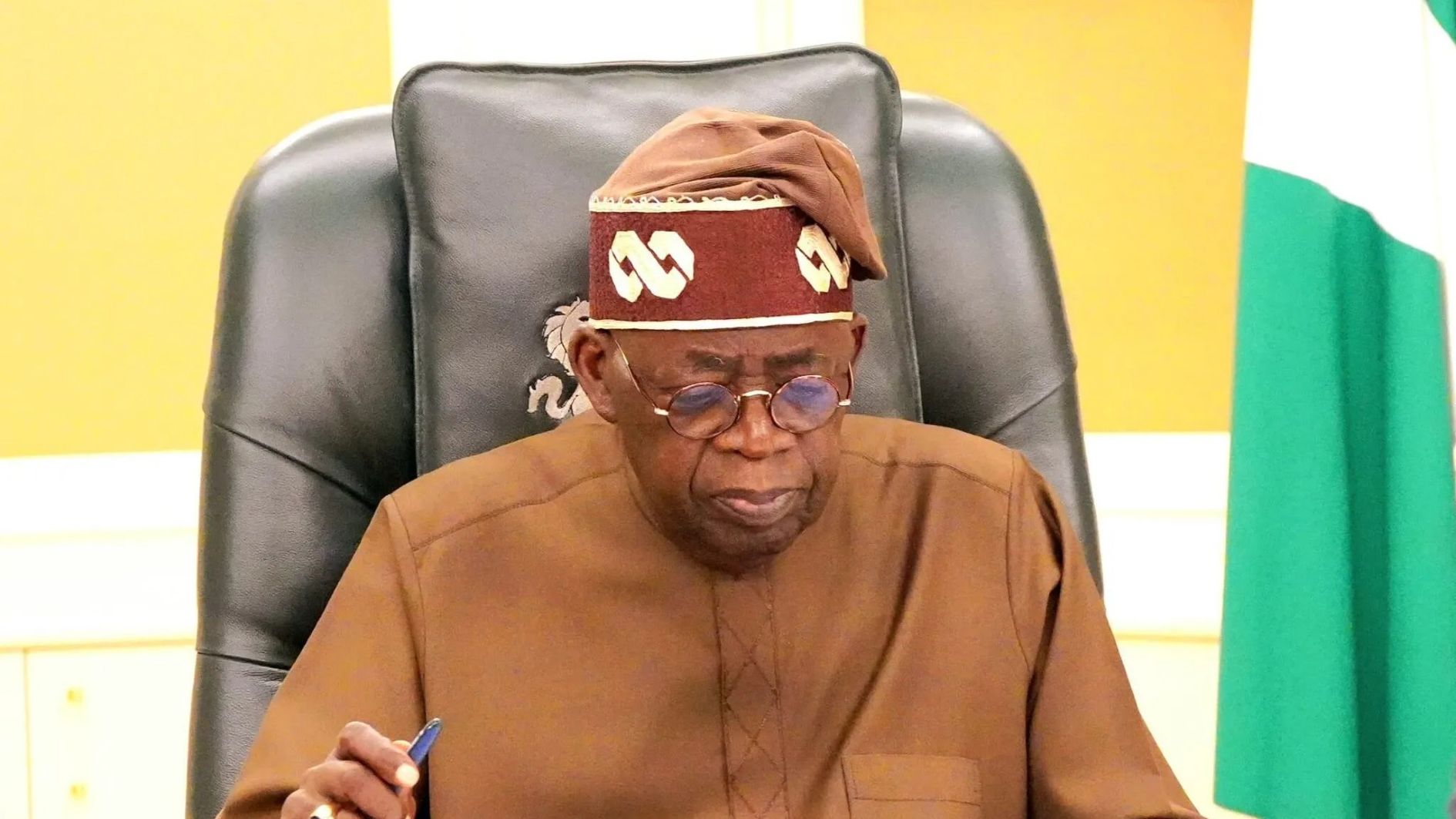 Tinubu defiende las reformas mientras los críticos denuncian las dificultades y la inseguridad