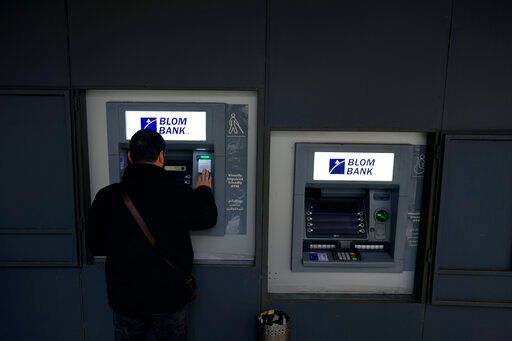 لبنان يدرس استغلال احتياطي البنك المركزي من الذهب بقيمة 45 مليار دولار لتخفيف الانهيار الاقتصادي