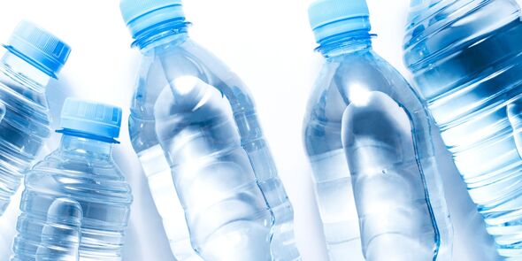 دفع المتسوقون المال مقابل إحضار الزجاجات إلى تيسكو، وأسدا، وسينسبري، وموريسونز