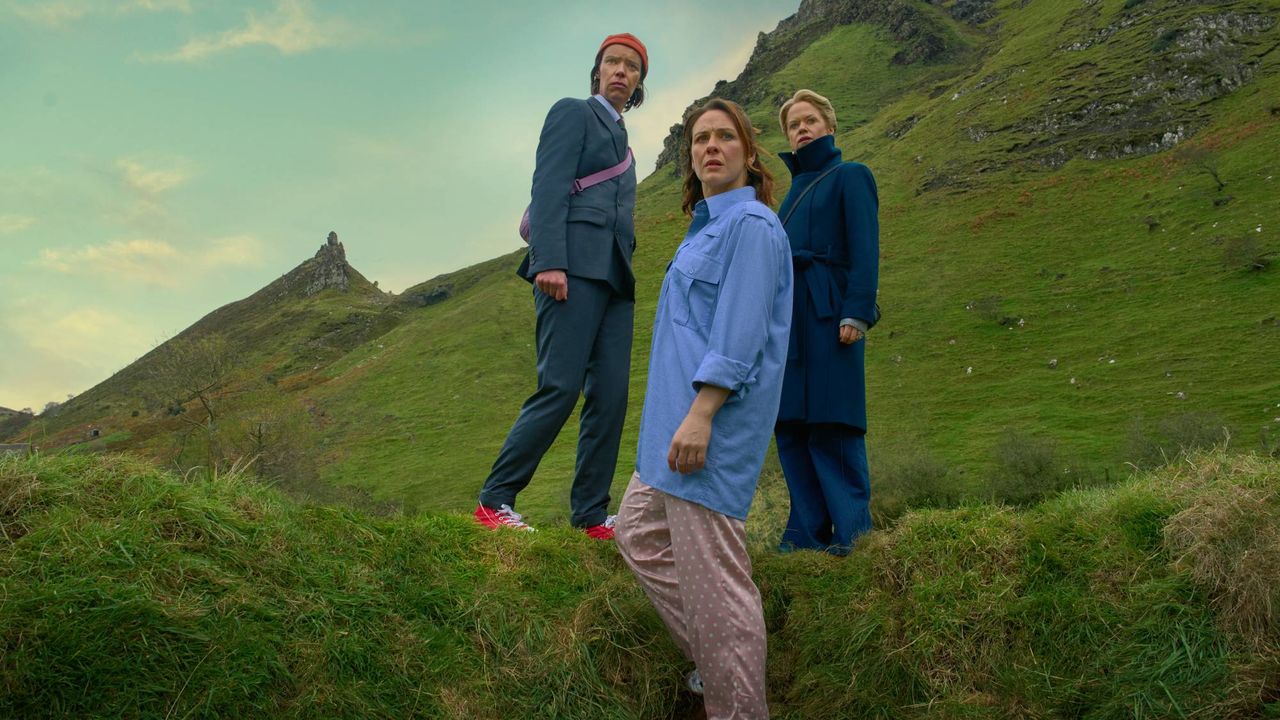 مسلسل Netflix الغامض الجديد هو أفضل برنامج تلفزيوني شاهدته حتى الآن في عام 2026 - وهو بمثابة متابعة مثالية لمسلسل "Derry Girls".