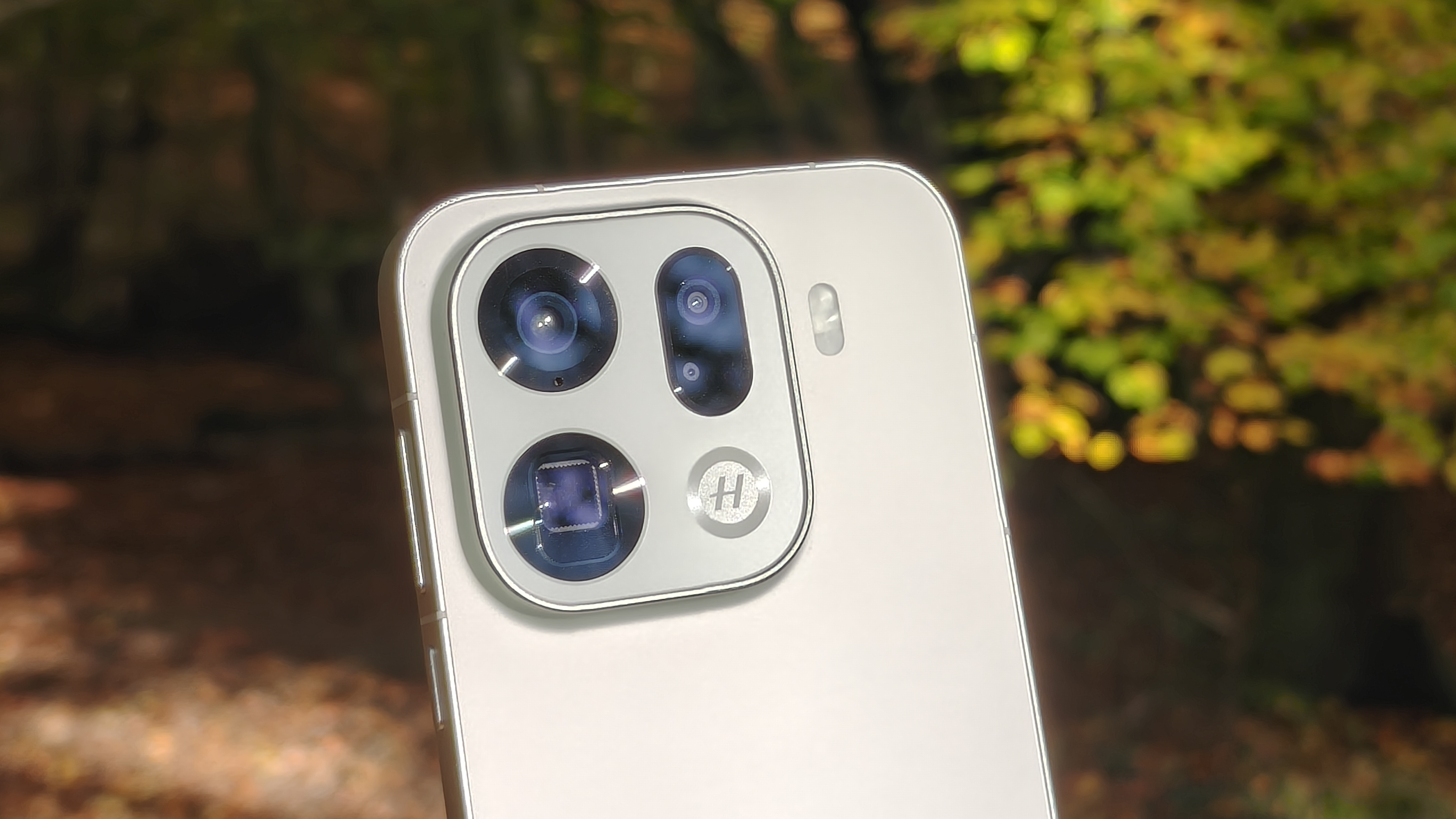 يتم إطلاق منافس Samsung Galaxy S26 Ultra خارج الصين لأول مرة - ويريد أن يكون "الكاميرا التالية"