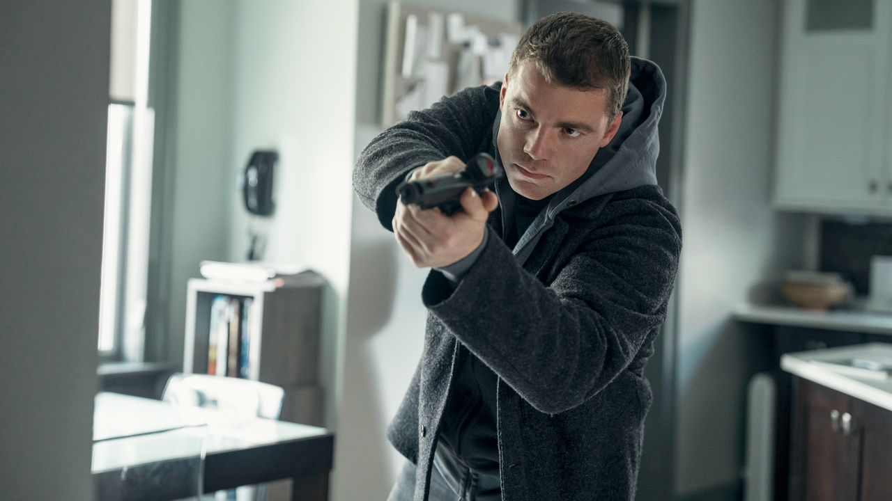 يعود مسلسل "The Night Agent" من Netflix للموسم الثالث ويقدم فيلم تجسس مثيرًا يبعث على الحرق البطيء ويرضي بدلاً من أن يذهل