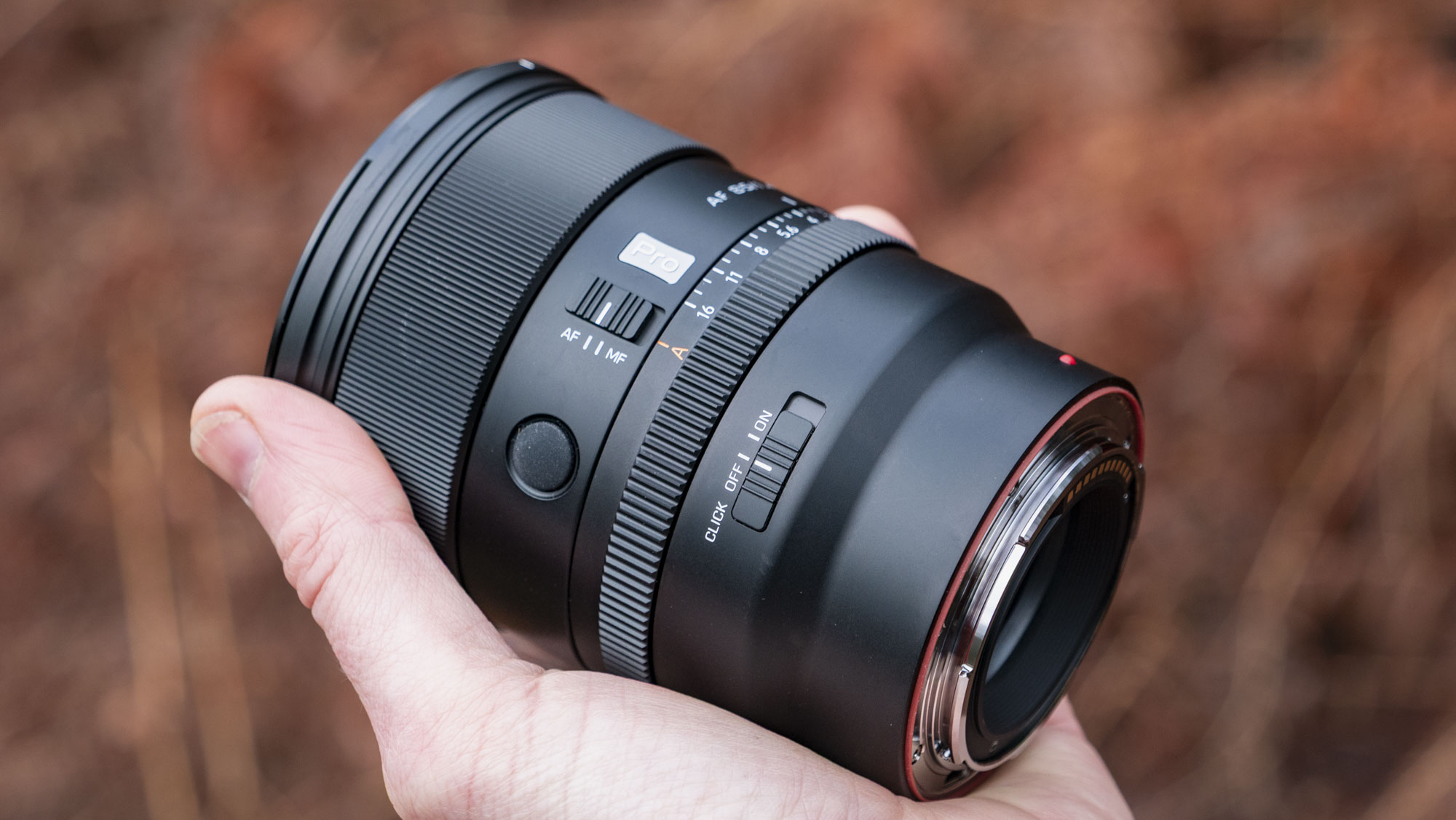 لقد اختبرت Viltrox 85mm f/1.4 Pro لمدة شهرين - ولهذا السبب تتفوق عدسة الصورة الكلاسيكية هذه على زجاج الطرف الأول الباهظ الثمن