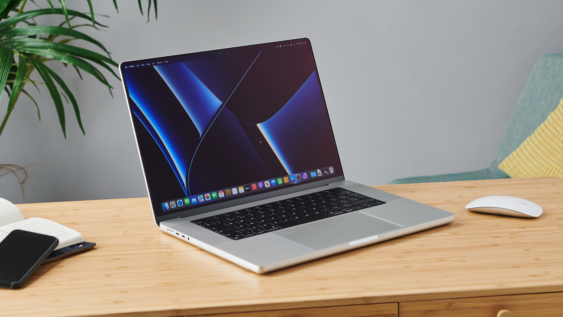 يمكن أن يحصل جهاز MacBook Pro الذي يعمل باللمس على ميزة Dynamic Island الخاصة بجهاز iPhone، لكنه لا يزال يفتقر إلى ميزة رئيسية واحدة