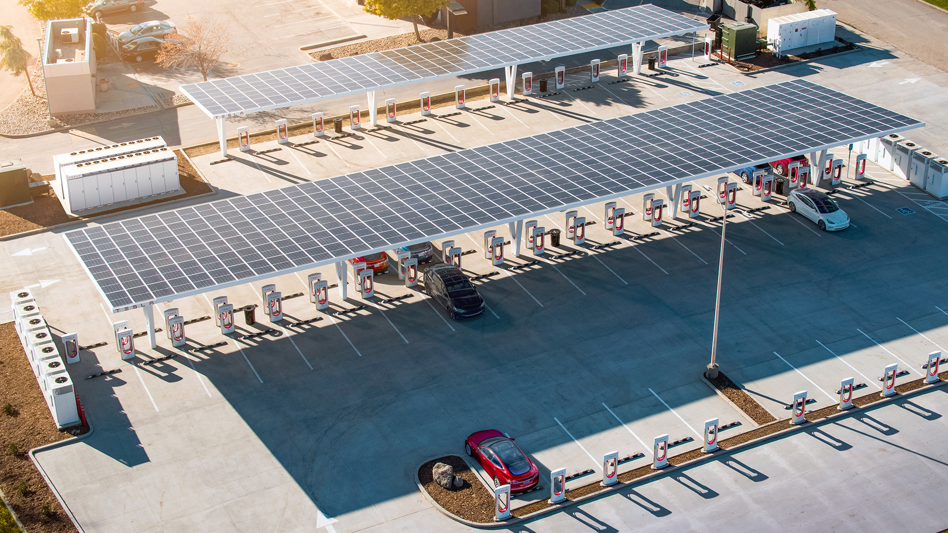 Se avecina una crisis de combustible: esto es lo que podría ahorrarle tener un vehículo eléctrico