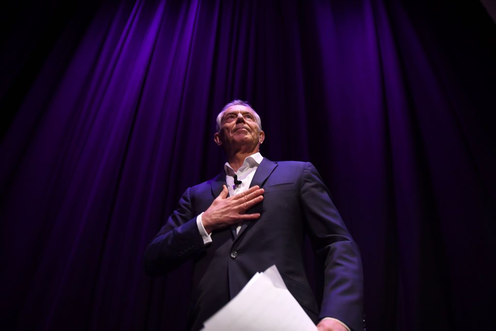 لا تزال بريطانيا تعاني من الإرث الكارثي لتوني بلير.