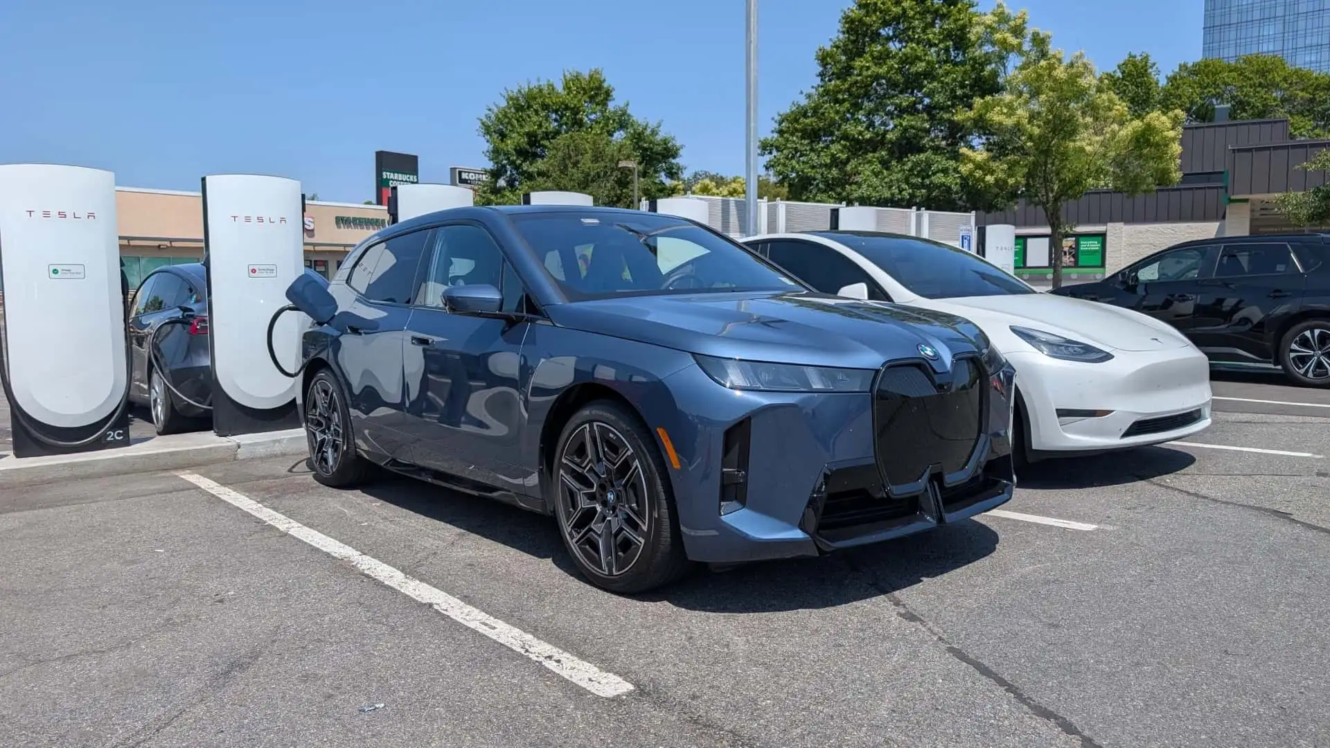 هذه هي شبكات شحن السيارات الكهربائية الأكثر موثوقية، وفقًا لسائقي السيارات الكهربائية