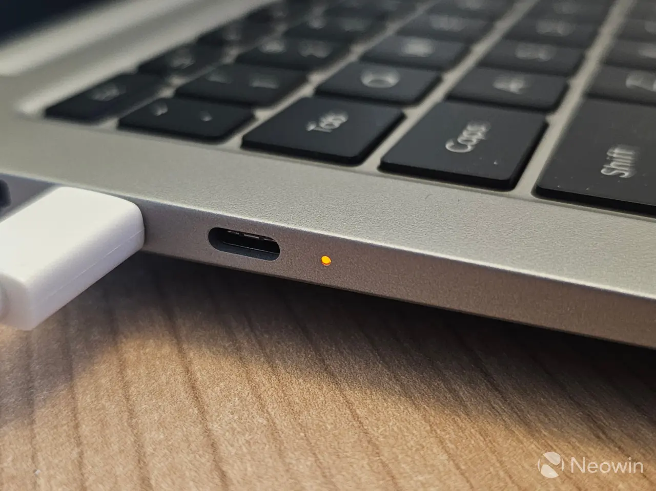 تدخل GEEKOM مساحة الكمبيوتر المحمول فائقة النحافة مع جهاز OLED X14 Pro المذهل: المراجعة