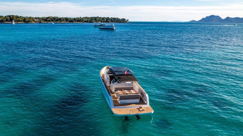 إطلاق تجارب الطهاة الخاصين فائقة الفخامة على متن قوارب Pardo 38 من قبل موقع location-bateaux-Cannes.fr المتخصص في تأجير القوارب الفاخرة في كان.