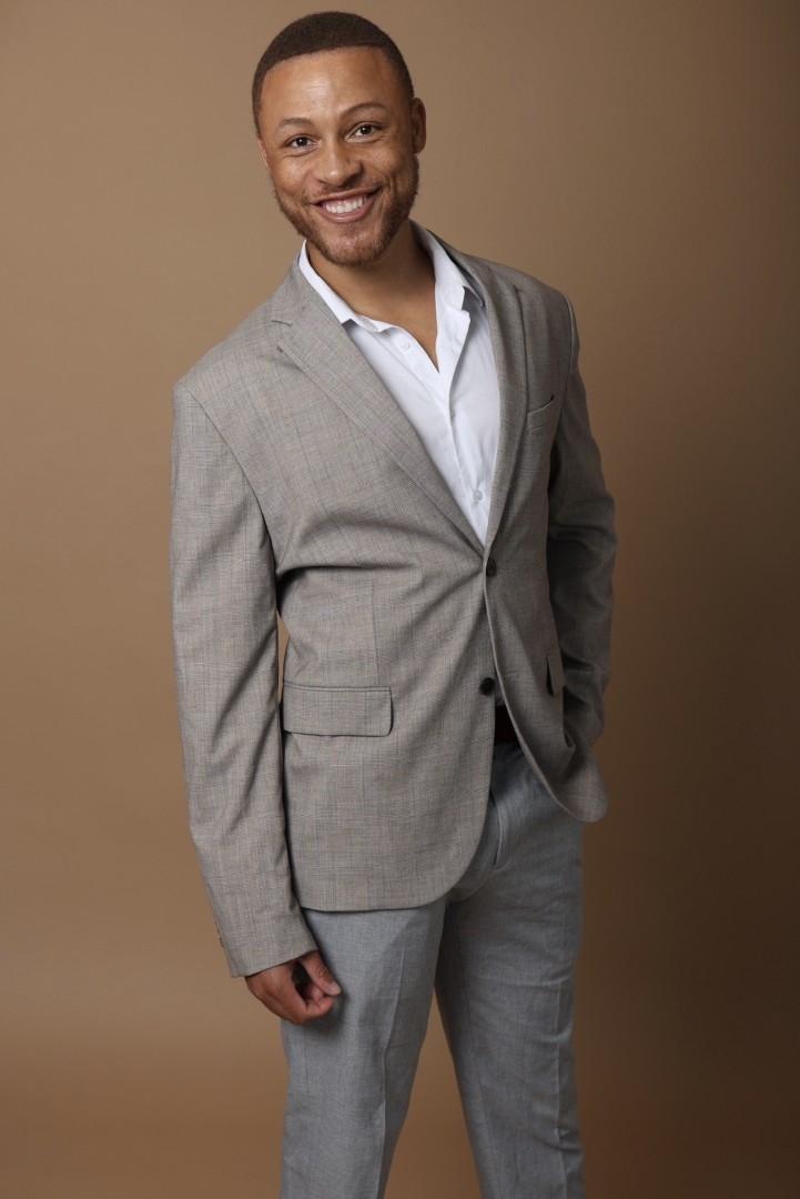 "داريوس مكجرو، المدير التنفيذي المتميز في مبيعات الشركات، يوضح كيف تشكل خبرة المبيعات قيادة فعالة في مجال تكنولوجيا المعلومات."