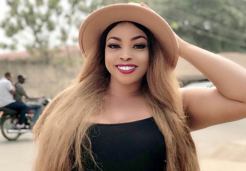 Georgina Ibeh llora después de que piratas informáticos se apoderaran de su plataforma de YouTube