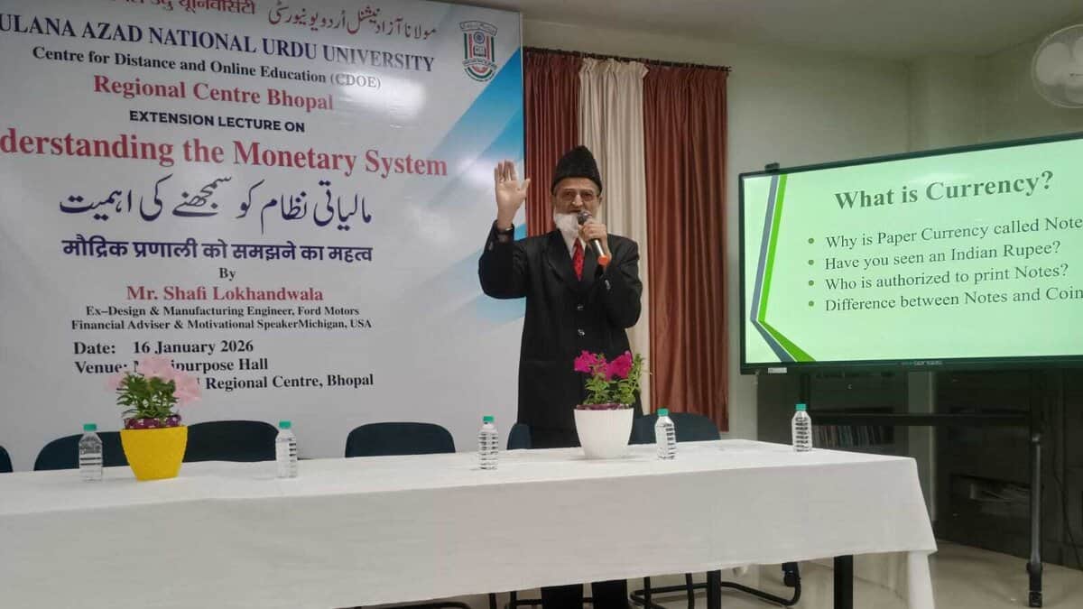 Shafi Lokhandwala delivers lecture at MANUU RC Bhopal