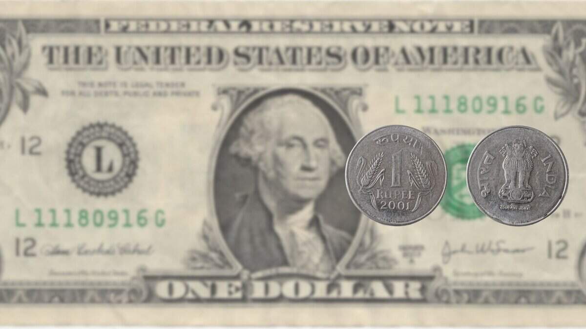 تراجع الروبية 76 بيزة ليستقر عند مستوى قياسي منخفض جديد مسجلاً 91.73 مقابل الدولار الأمريكي.