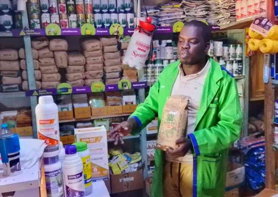 مزارعون زراعيون يعانون من مشكلة مزدوجة تتمثل في ارتفاع الضرائب وتعدد التراخيص.