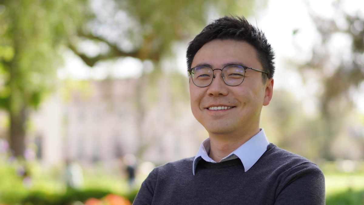 بيع البرمجيات في الولايات المتحدة، وبناء الروبوتات في آسيا