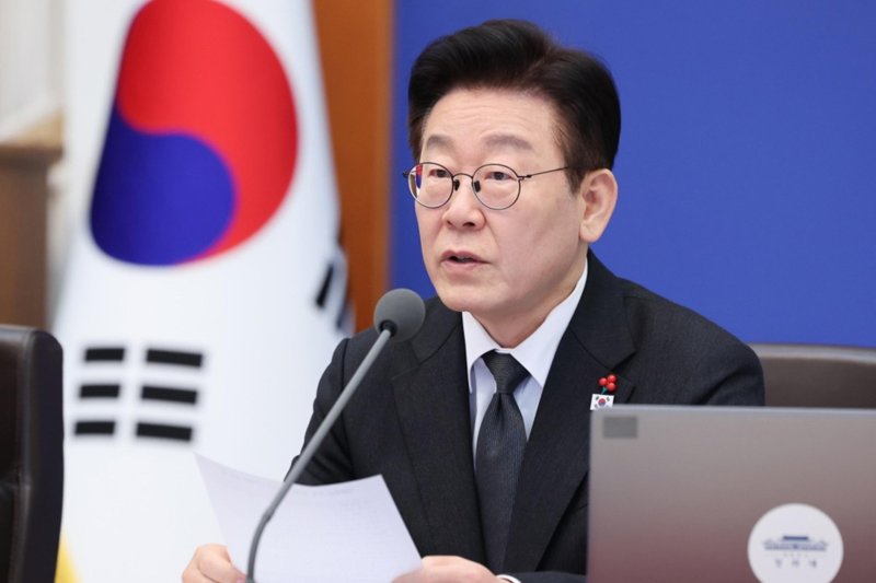 Lee vows zero tolerance in alleged reporter front-running probe