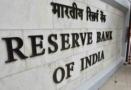 El RBI concluye un swap de divisas por valor de 5.000 millones de dólares; la rupia cae 44 paise