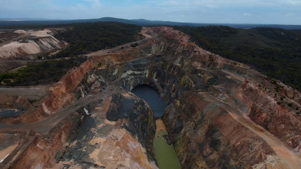 وافق مساهمو أليكانتو على الاستحواذ على منجم ذهب ماونت هنري.