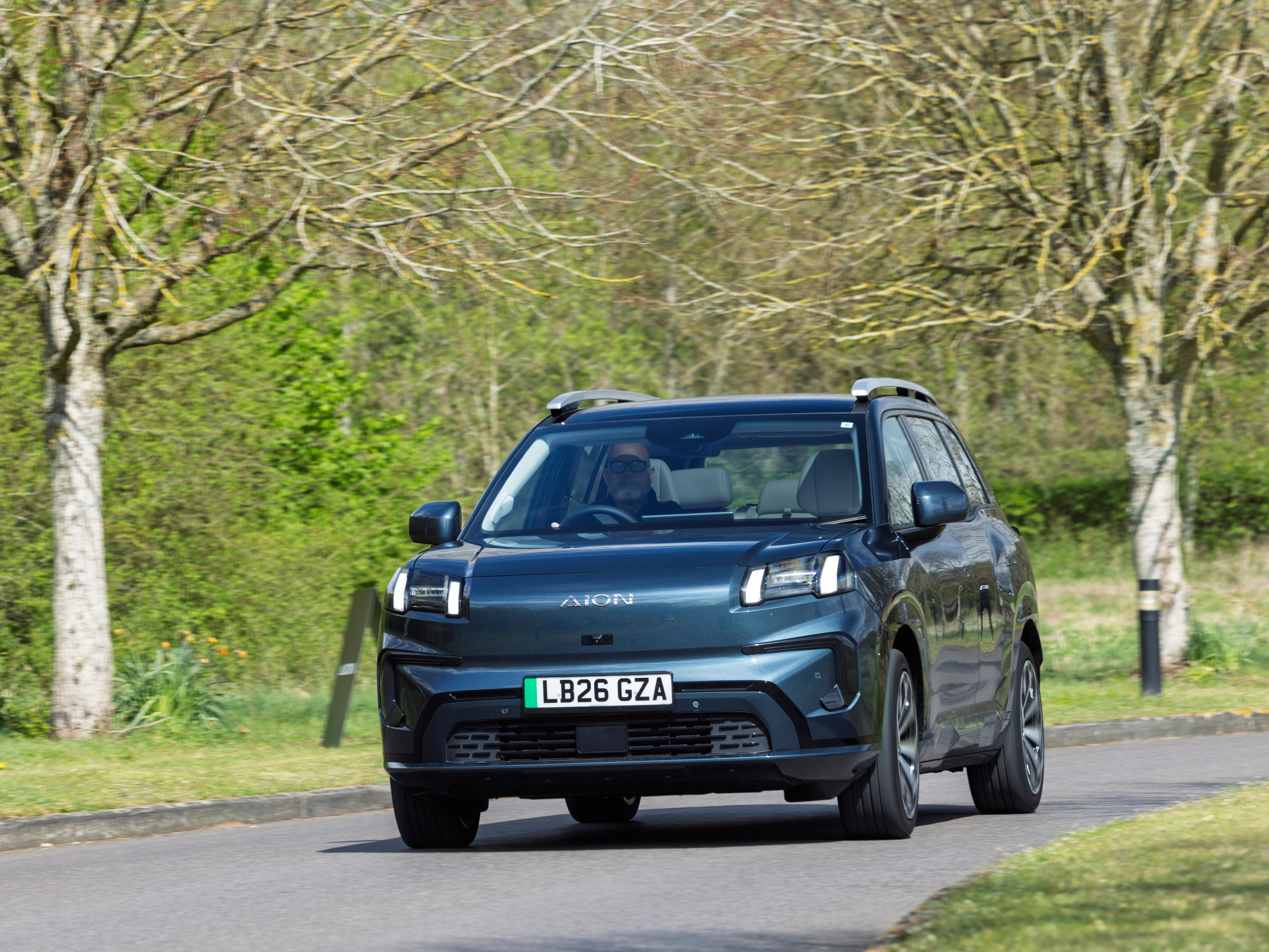 القيادة الأولى: تهدف Aion V إلى إضفاء لمسة من الرقي على المجال المزدحم لسيارات الدفع الرباعي الكهربائية الصينية