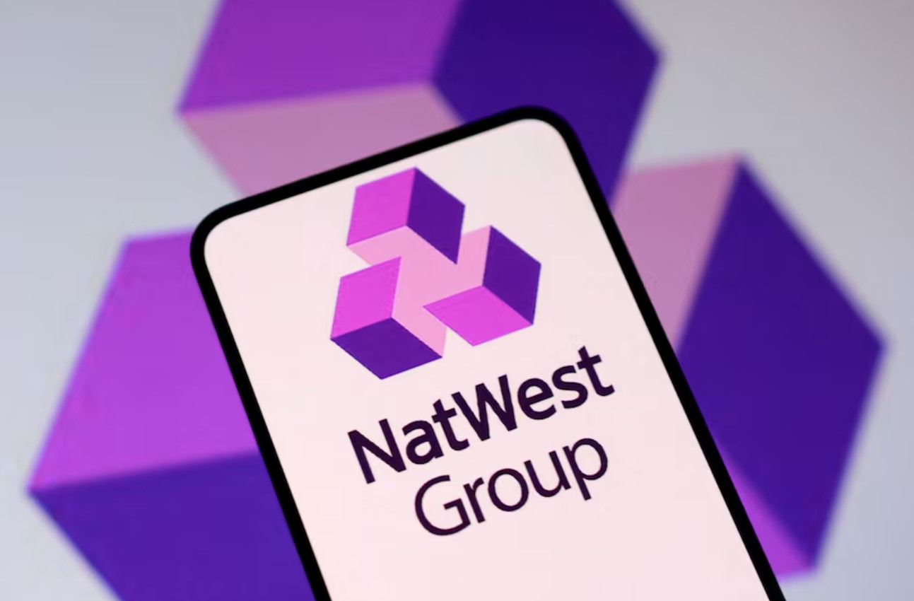 NatWest يفوق التوقعات بأرباح سنوية قدرها 7.7 مليار جنيه استرليني
