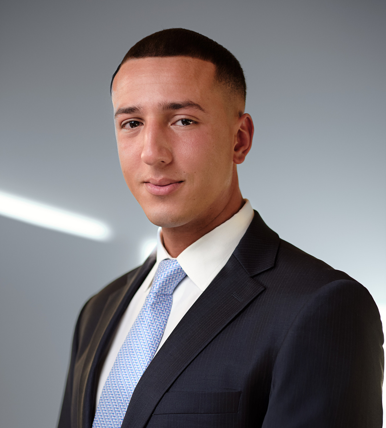 زاك ريمون: مدير الثروة السابق الذي يقوم بإرشاد كبار أصحاب الدخل في أمريكا لإتقان الأصول الرقمية بأمان