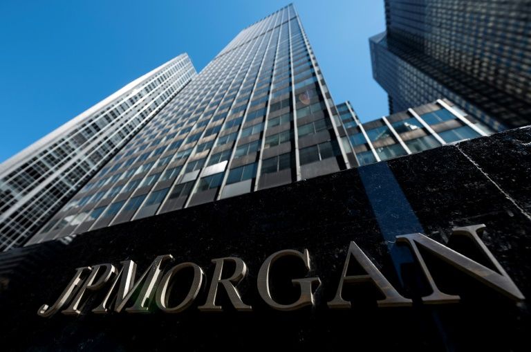 JPMorgan Chase & Co. (JPM) Stock Experiences Volatility Amid Strong Outlook and CEO Warnings