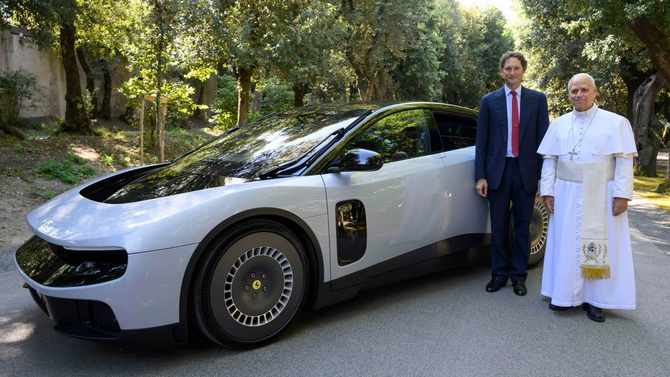 يعد Ferrari's Luce خيارًا مجانيًا في سوق جديدة تمامًا