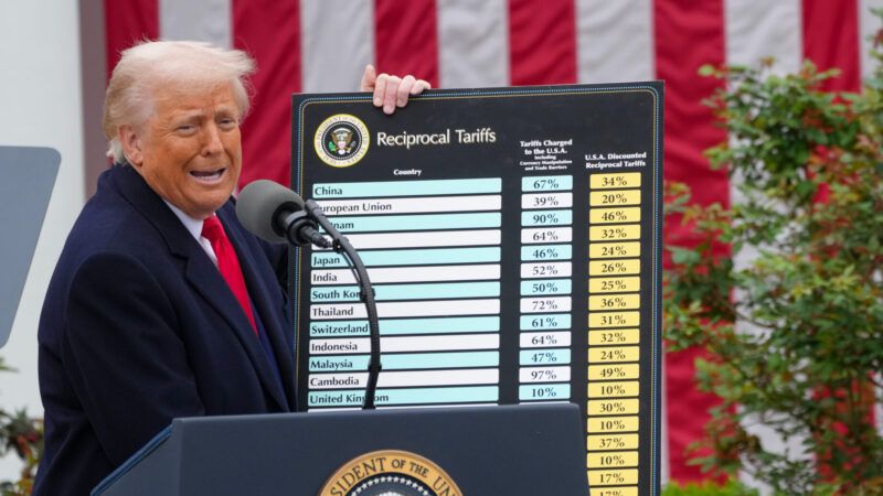 وقال ترامب إن الرسوم الجمركية ستخفض العجز التجاري. وبدلا من ذلك، وصل إلى مستوى قياسي في عام 2025.