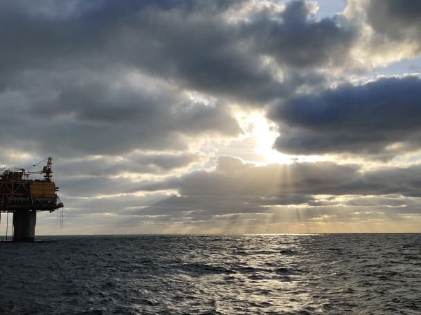 La lucha por el petróleo del Mar del Norte se intensifica a medida que Starmer cita límites legales