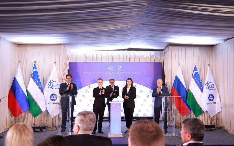 Uzbekistán vierte el primer hormigón para un proyecto de central nuclear integrada