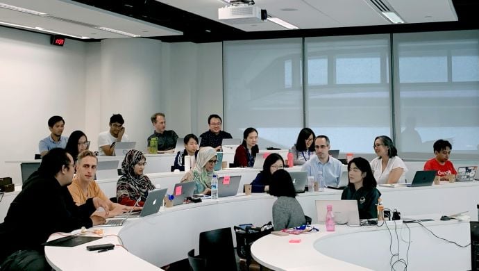 Cerrar la brecha de género en el aprendizaje GenAI: estrategias para involucrar a más mujeres