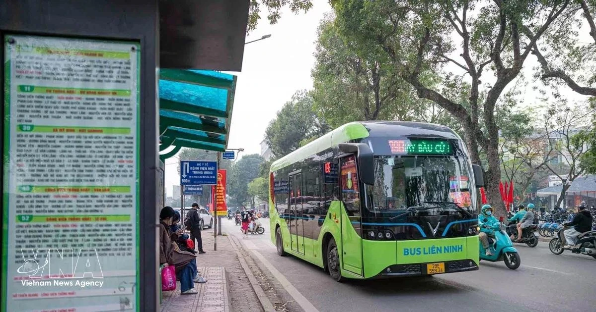 Ha Noi launches 10 electric bus routes from April 1