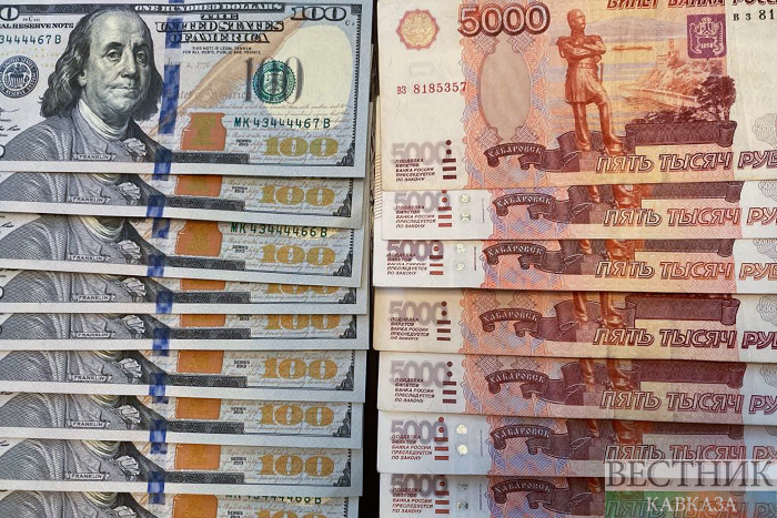 الروبل يرتفع إلى 70 لكل دولار أمريكي