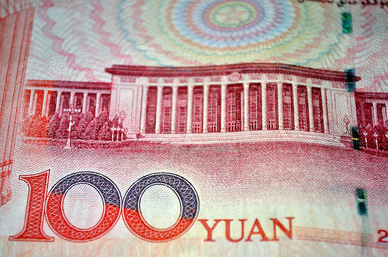 Chinese Yuan Edges Higher but Faces Biggest Weekly Drop in Over a Year Amid Strong Dollar